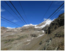 Von Stafal geht es mit der Seilbahn hinauf zur Bergstation Ghiacciaio di Indren
